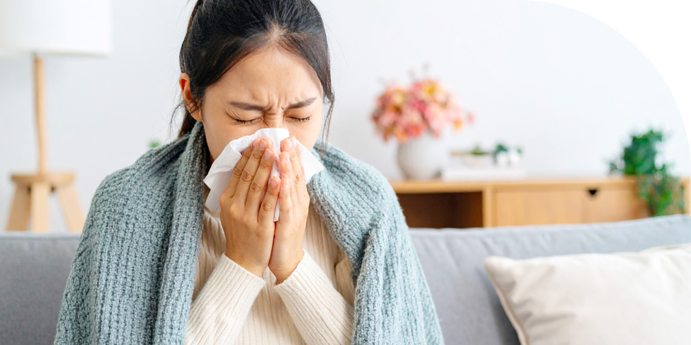 花粉症の女性のイメージ画像
